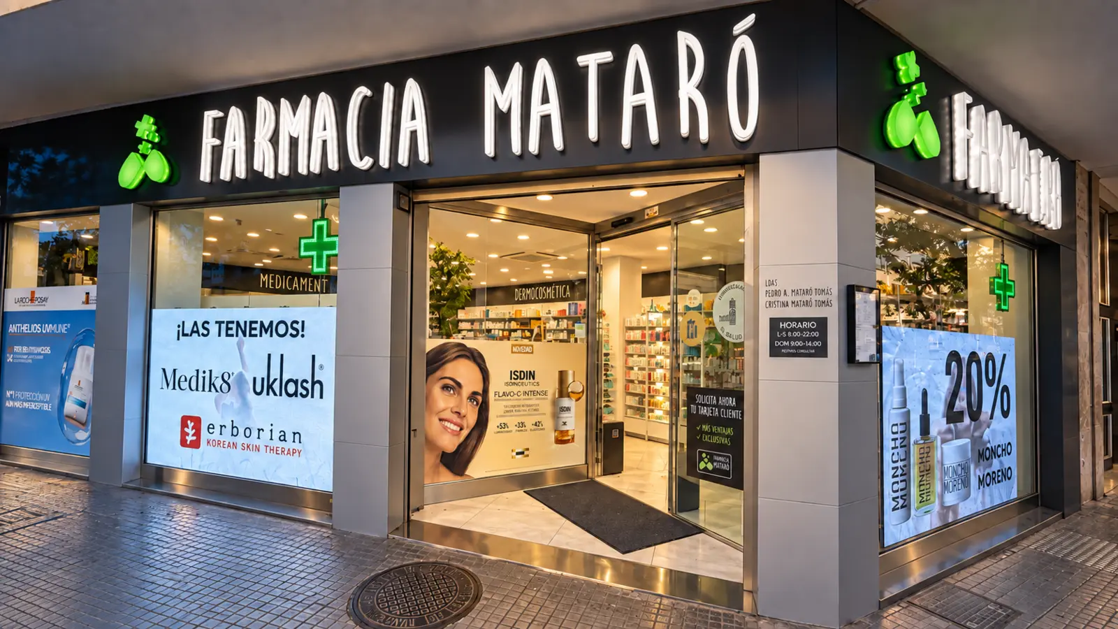 Fachada y entrada de Farmacia Mataró en Palma